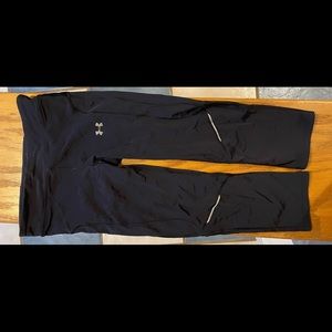 CLOSET SALE🎉🎉. Under Armour Run Heatgear capri tights